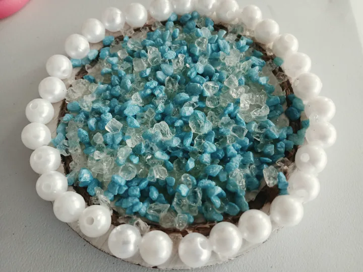Blue gemstone coaster edged with white pearls